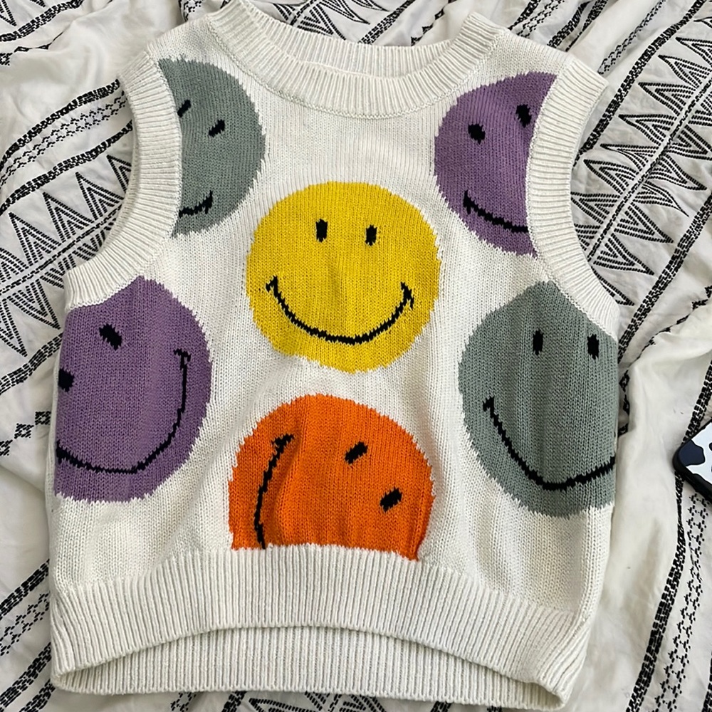 This is a sweater vest from H&M!:)